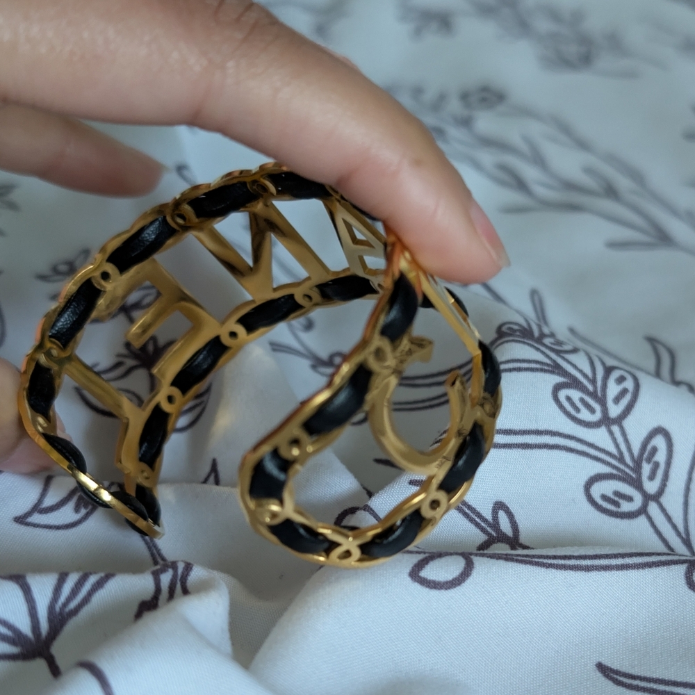 Gold and Black Bracelet - Picture 2 of 5